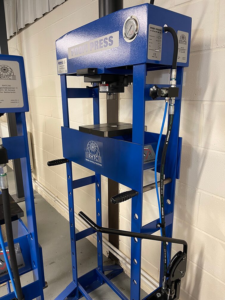 RHTC 30 ton manual workshop press front side right view