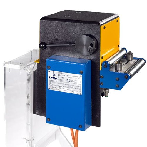 A side view of a compact metal coil feeder from LARA. The feeder is made of steel and has a hydraulic system that can feed coils of various sizes and materials.