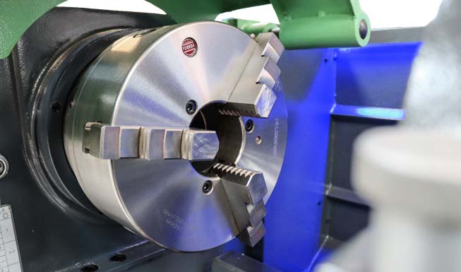 Material chuck for the LT 460 2000 Metal Lathe from HM Machinery with 460 mm swing and 2000 mm centres