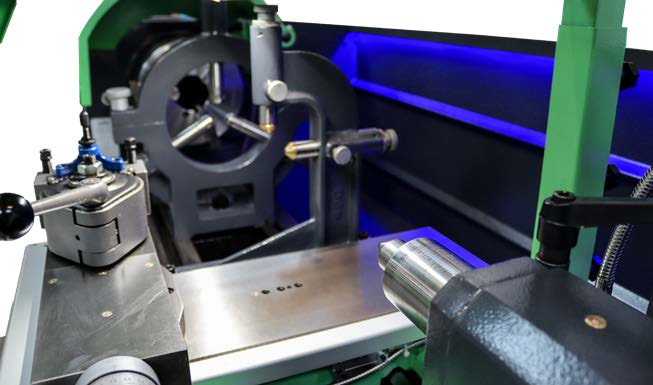 Working Area View for the LT 460/2000 Precision Metal Lathe with 460 mm Swing and 2000 mm Centres frontal view